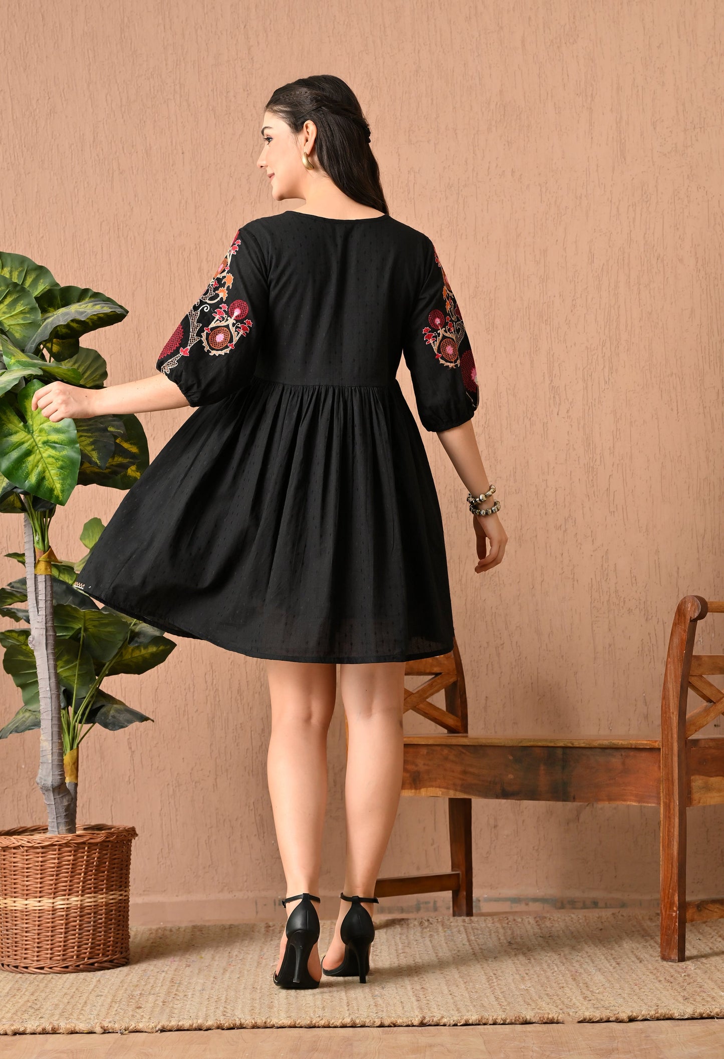 Elegant Black Midi Frock Delight