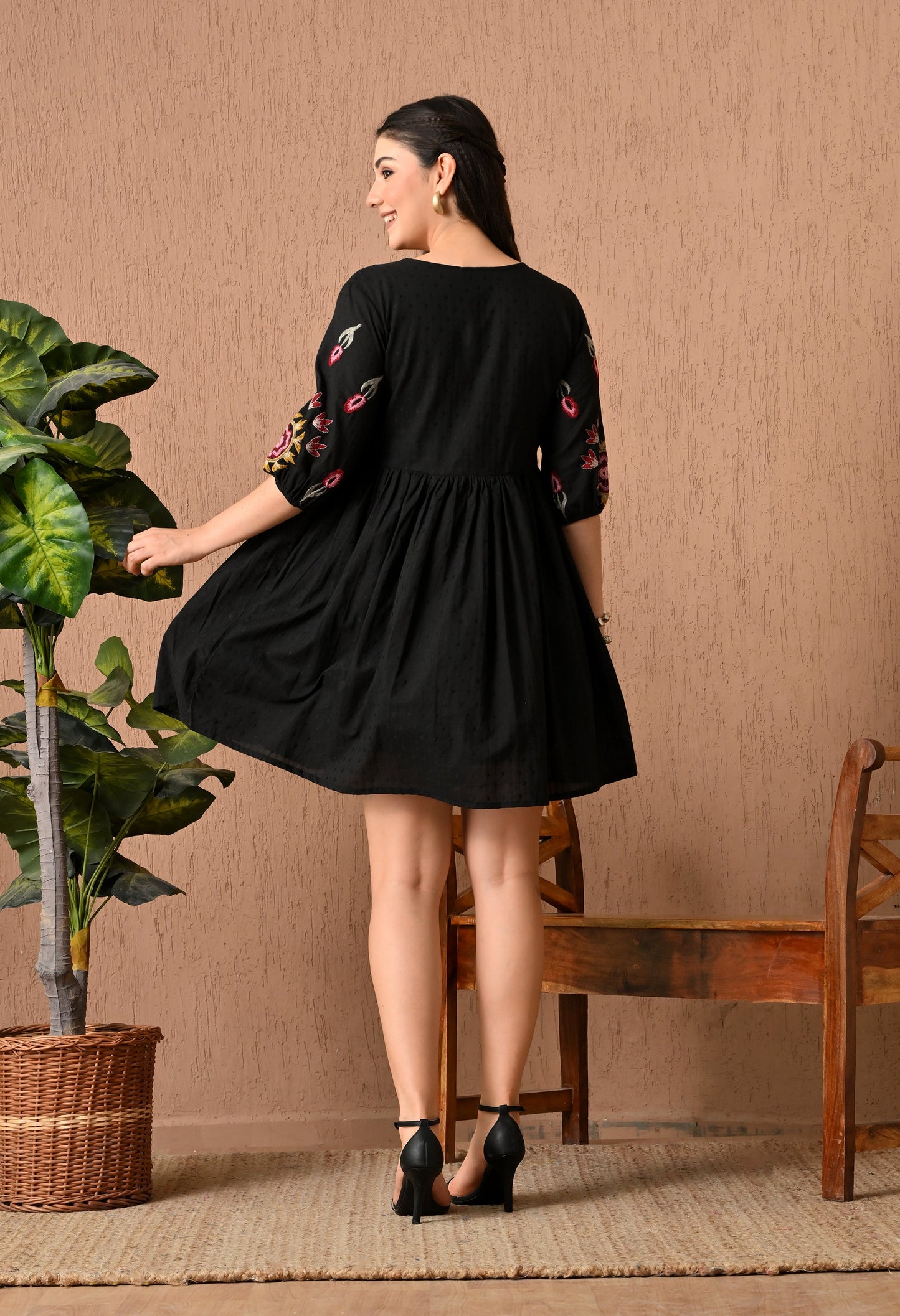 Stylish Black Midi Frock Delight