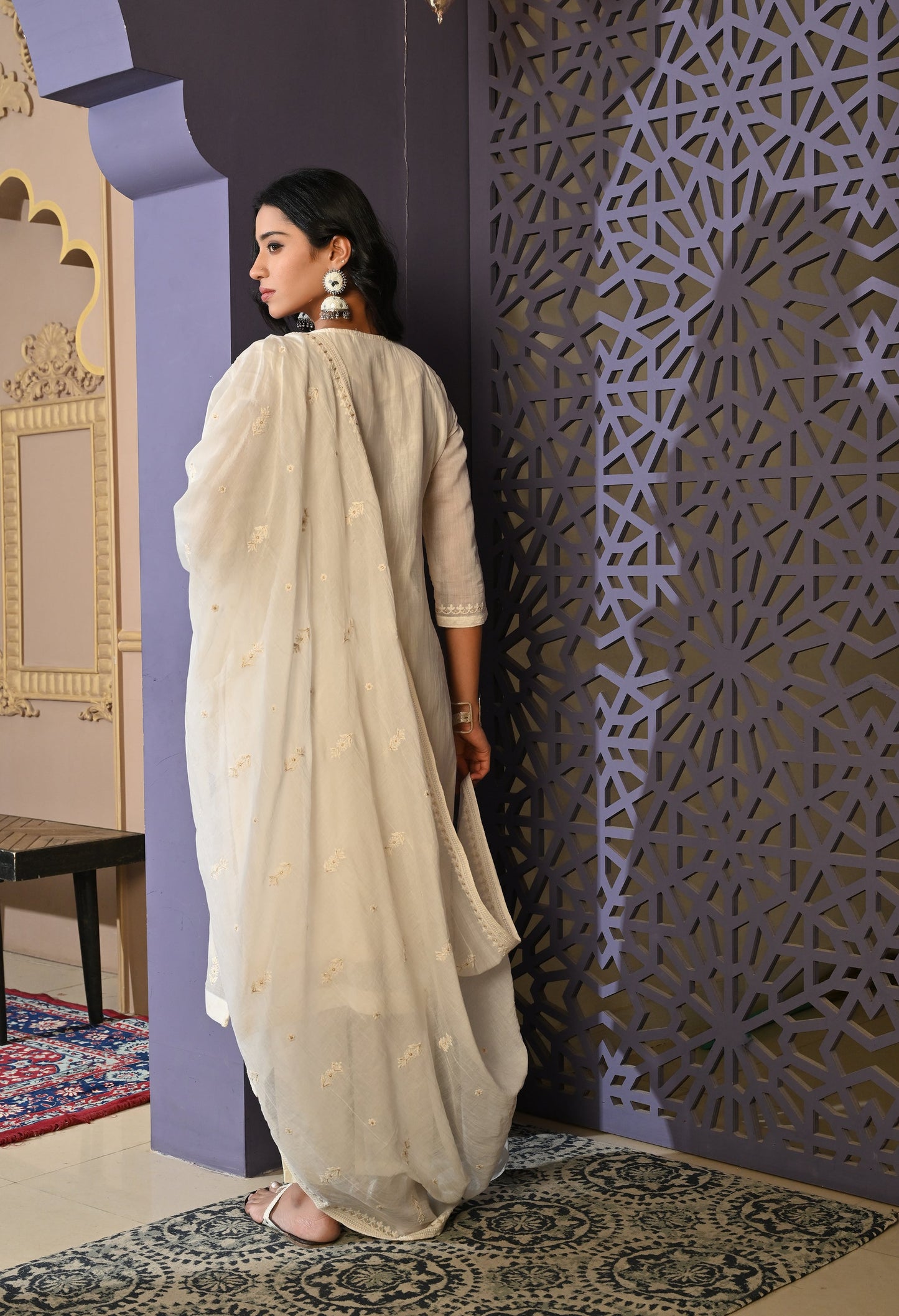 Elegant Off White Thread Delight