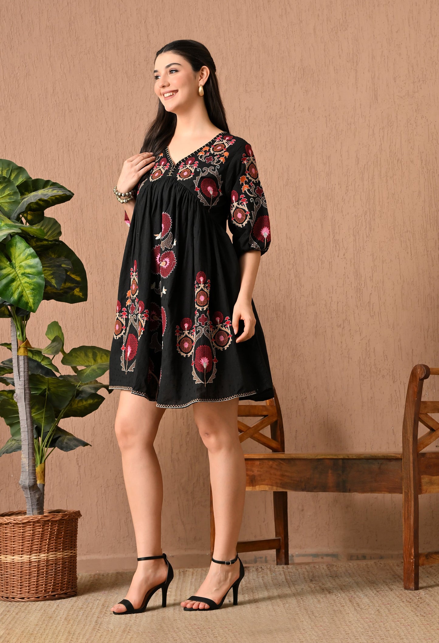 Elegant Black Midi Frock Delight