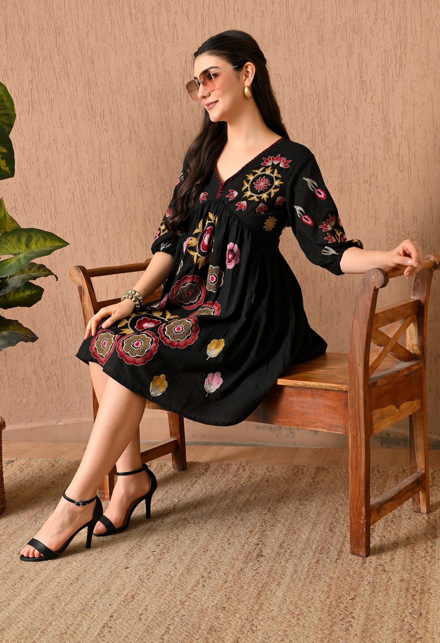 Stylish Black Midi Frock Delight