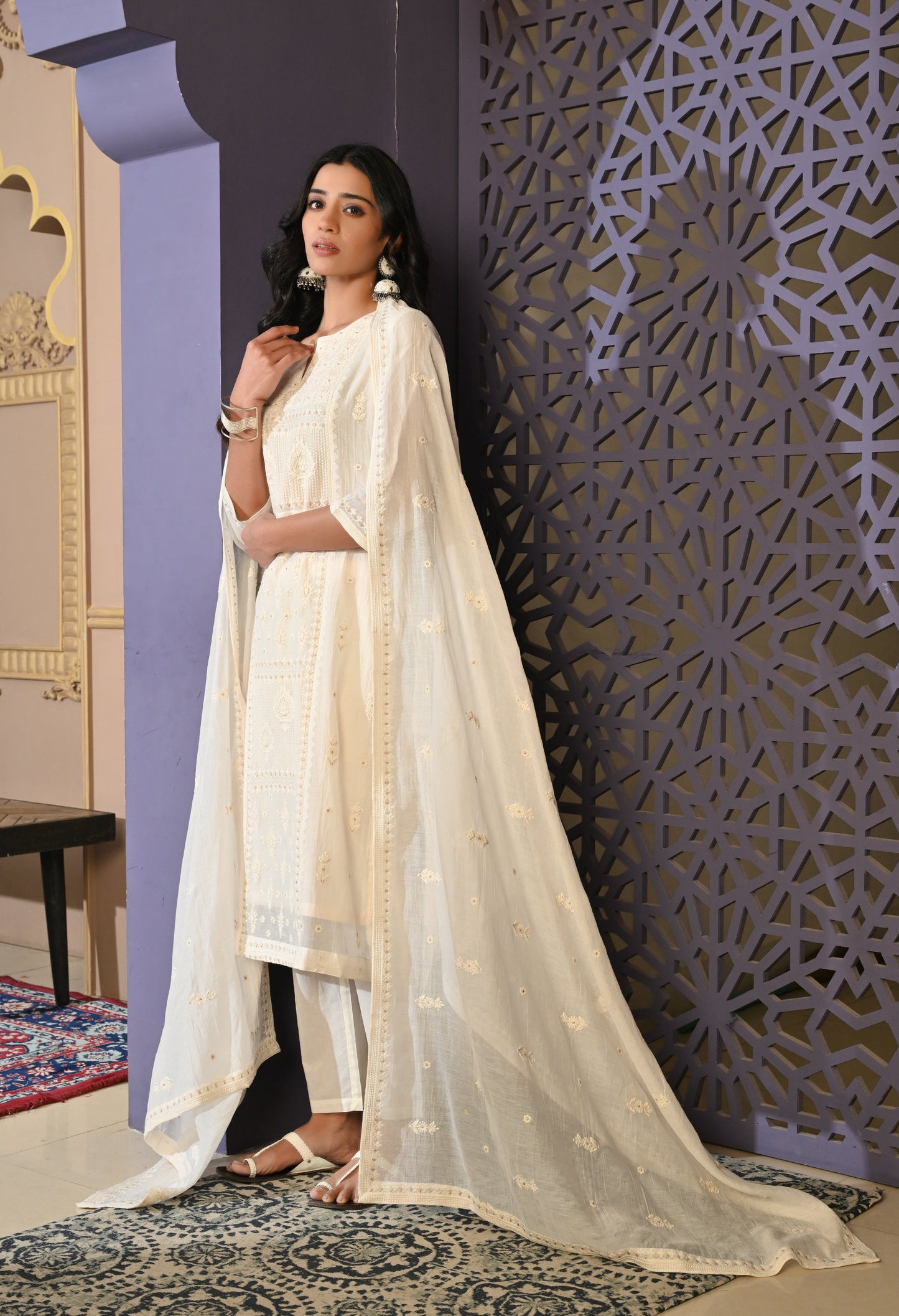 Elegant Off White Thread Delight