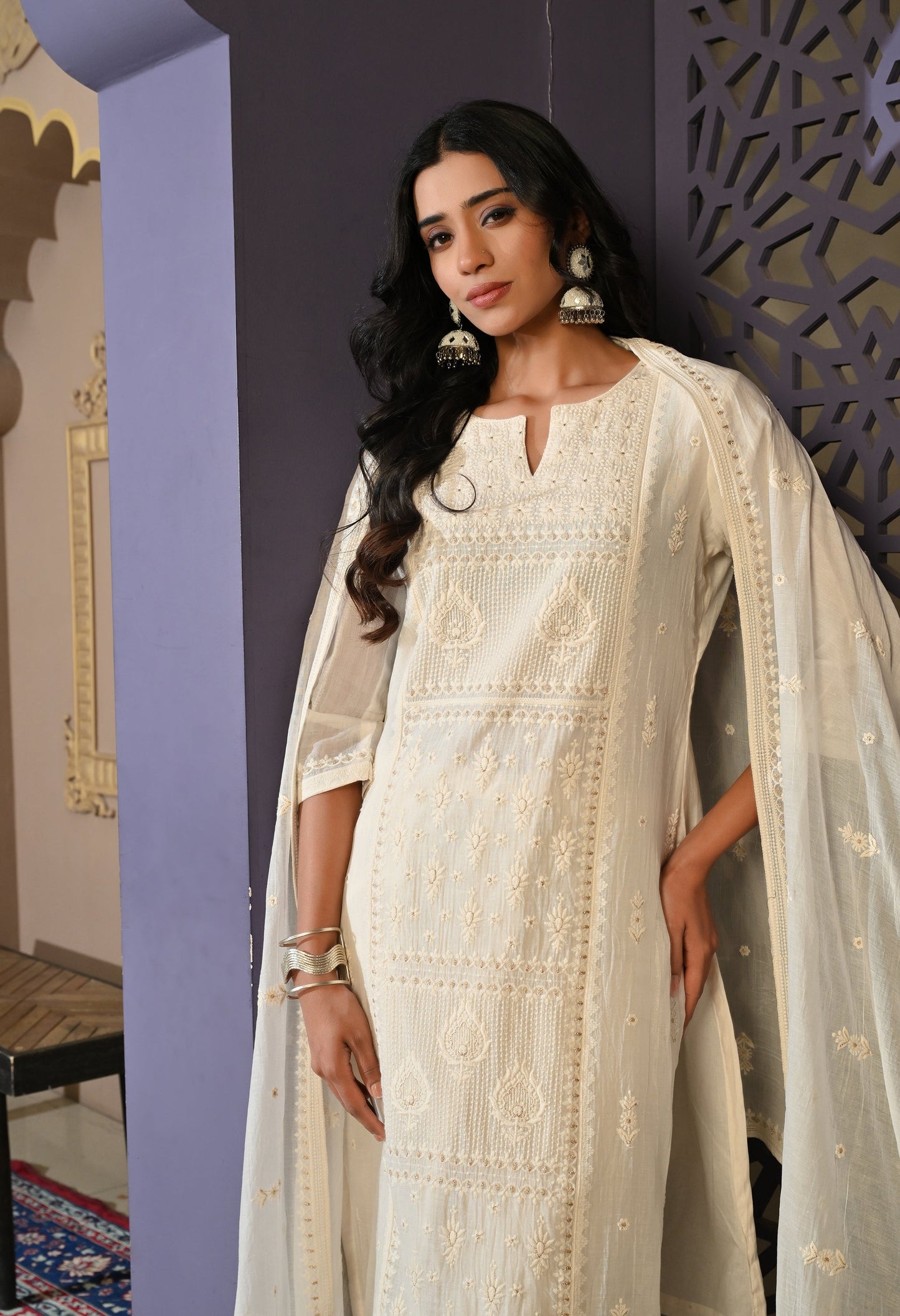Elegant Off White Thread Delight