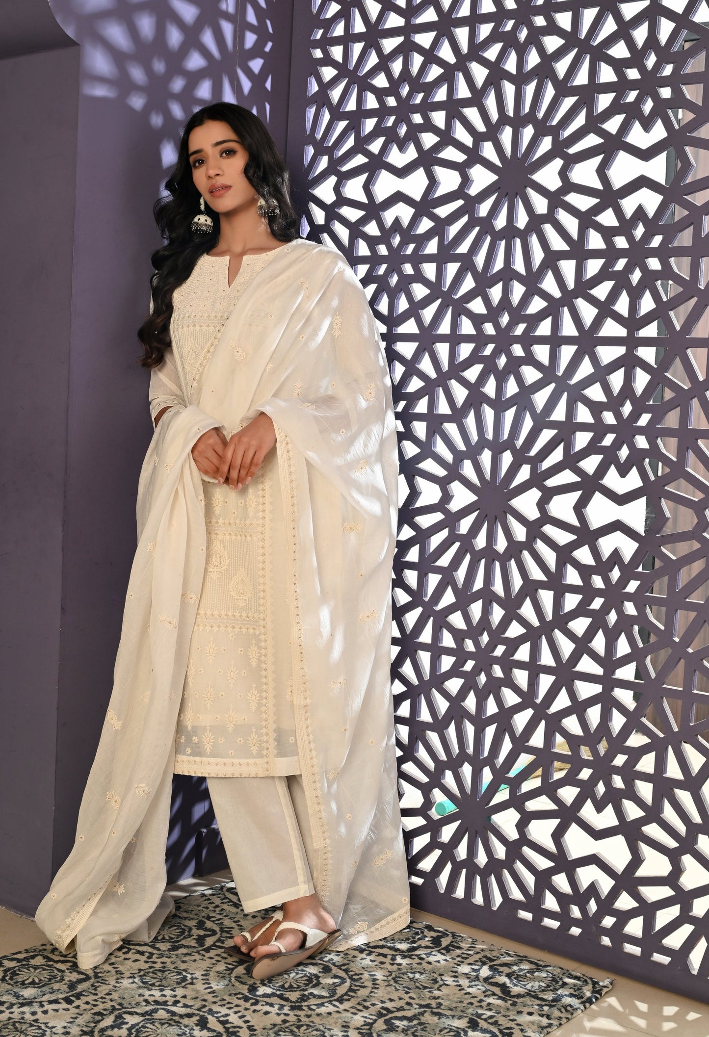 Elegant Off White Thread Delight